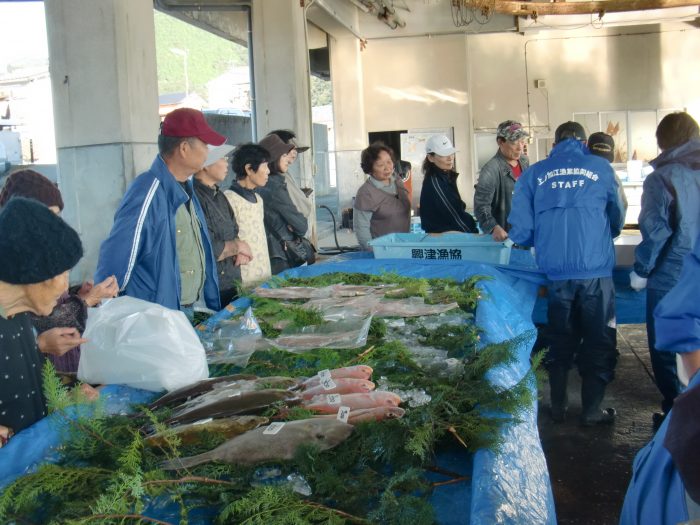 朝どれ！　鮮魚販売