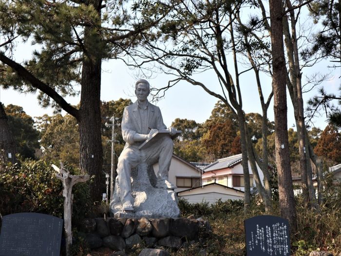 故・青柳祐介氏の銅像